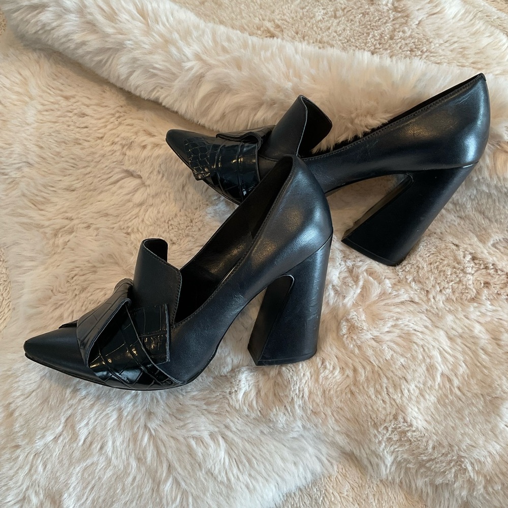 NINE WEST SIZE 8 BLACK CHUNKY HEELS
